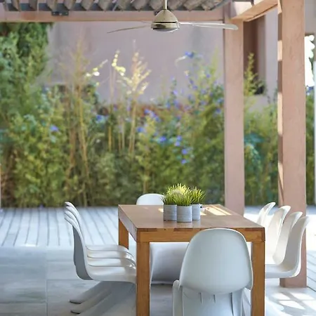 La Rhyolite Villa
